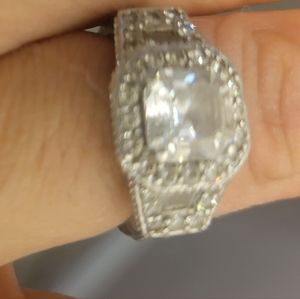 Cubic zirconium sterling silver ring with intricate design size 7
